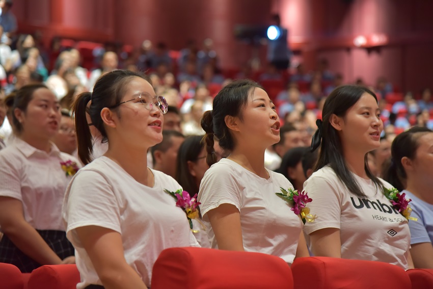 重温《人民教师誓词》 (3).jpg