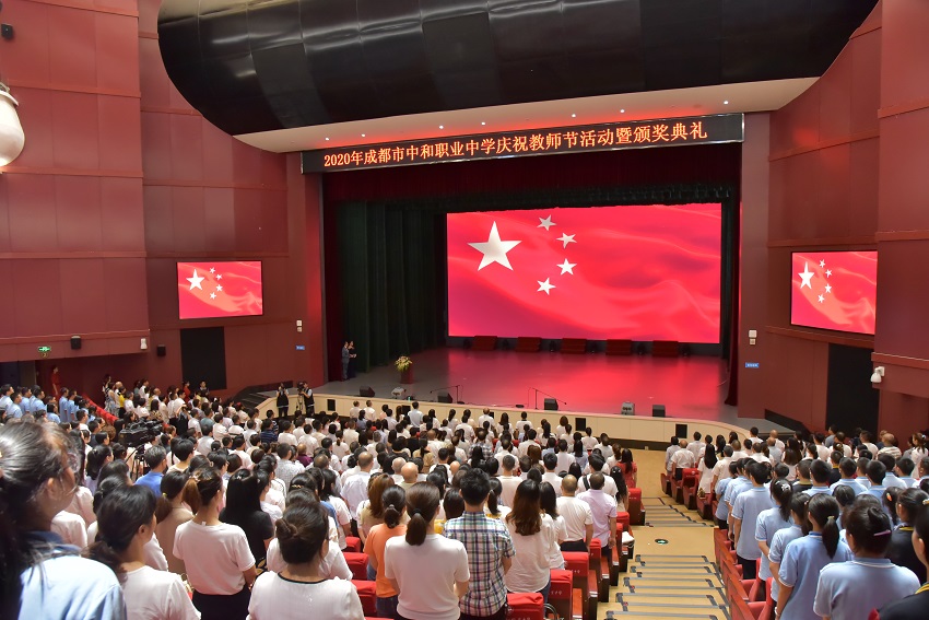 全体合唱《我和我的祖国》 (2).jpg