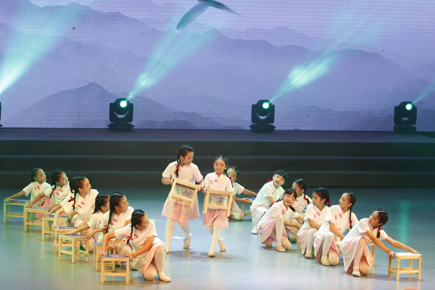 《书声郎朗》.jpg