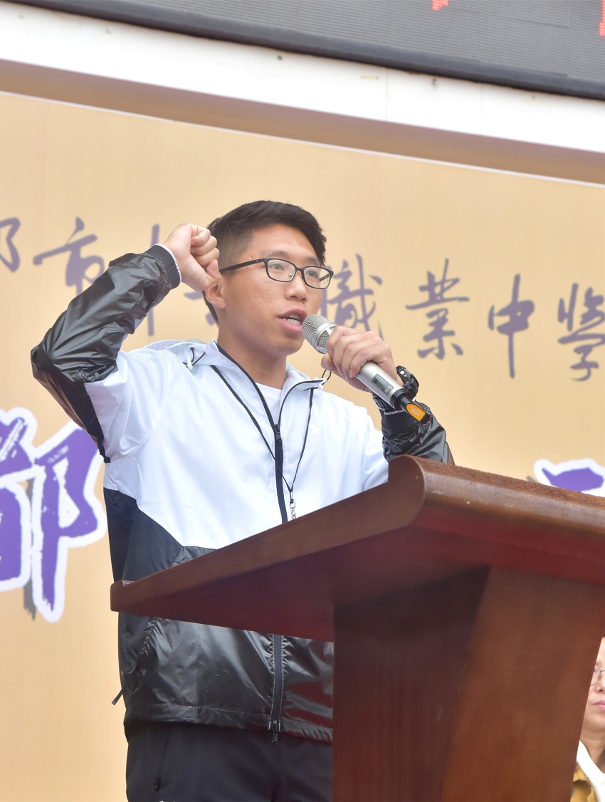 裁判员代表宣誓.jpg