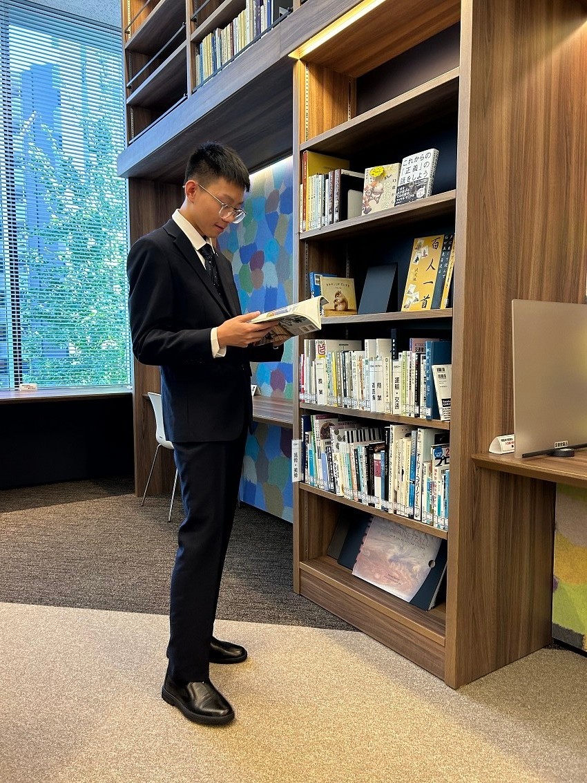 参观麻生专门学校图书馆4.jpg