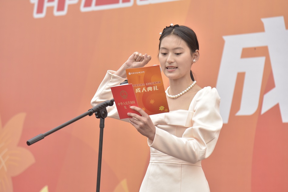 章晓玲领誓 (2).jpg