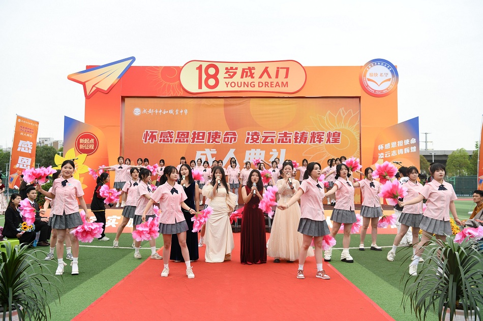2024届幼儿保育大专2班全班带来的歌舞《如愿》.jpg