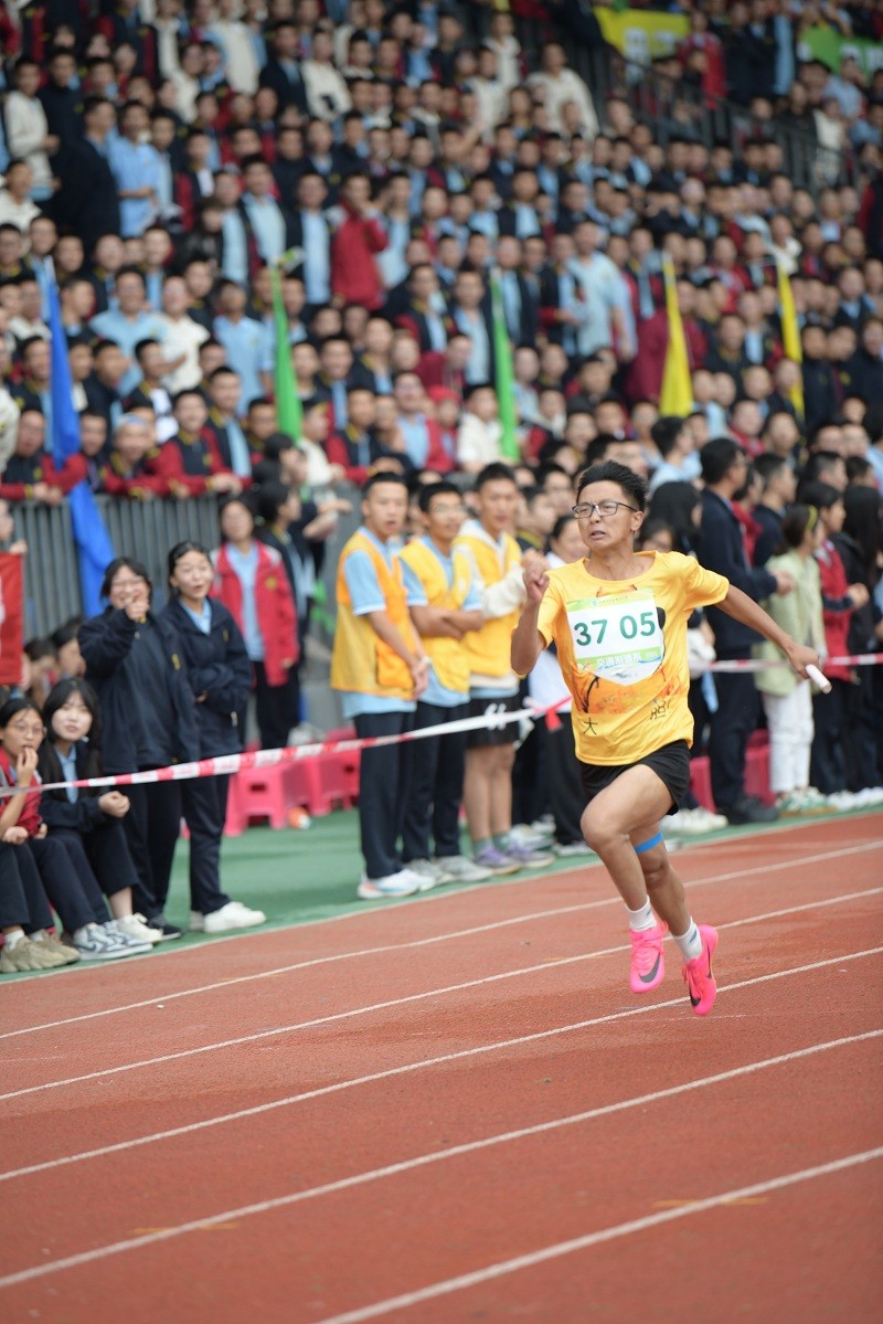 男子系部百米接力对抗赛火热进行中.jpg